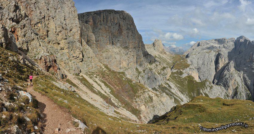 114 Panoramica  - sullo sfondo il Rifugio Tires.jpg